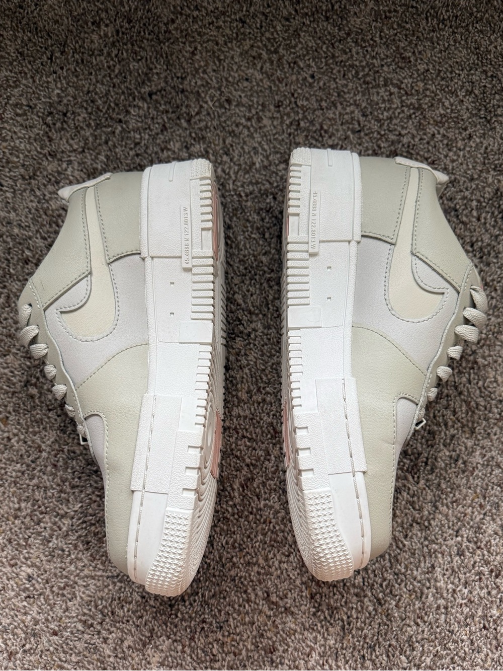 Women’s Casual Low-Top Sneakers in Light Sage and Light Pink - Picture 4 of 12